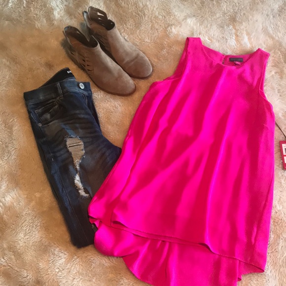 Vince Camuto Tops - 💕NWT💕Vince Camuto Bright Pink Top